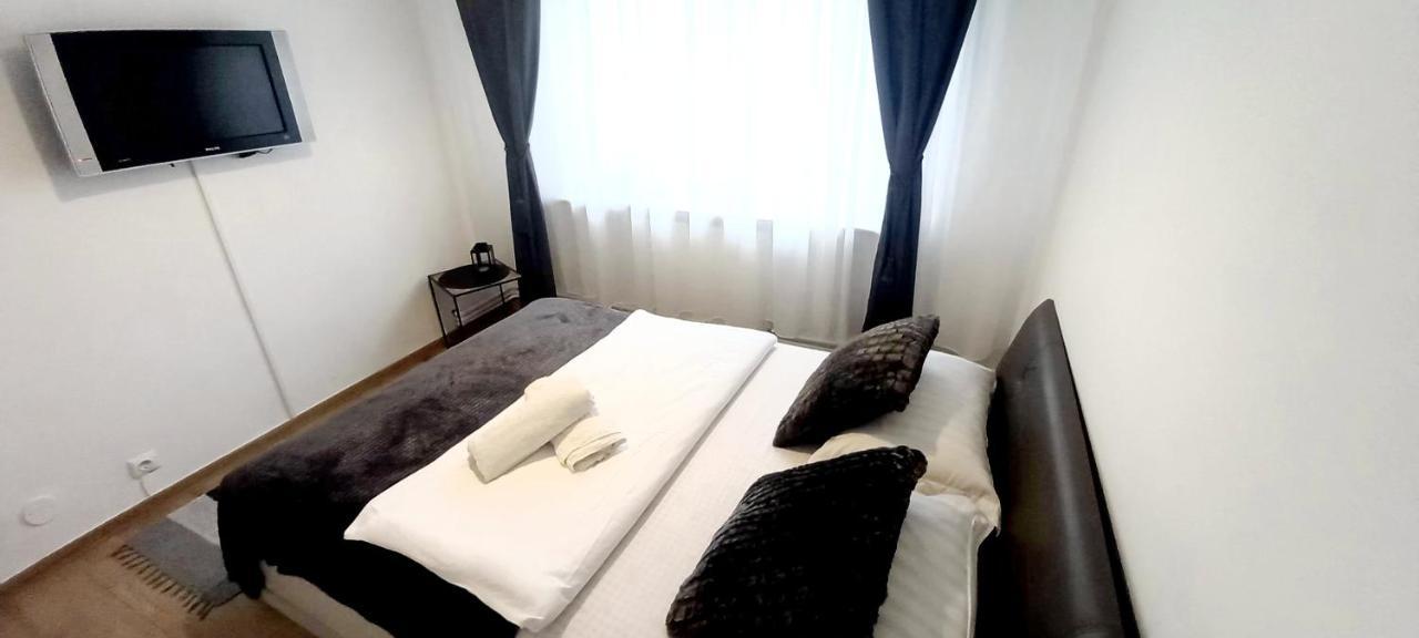 33 Coquette Apartment Baia Mare Exterior foto